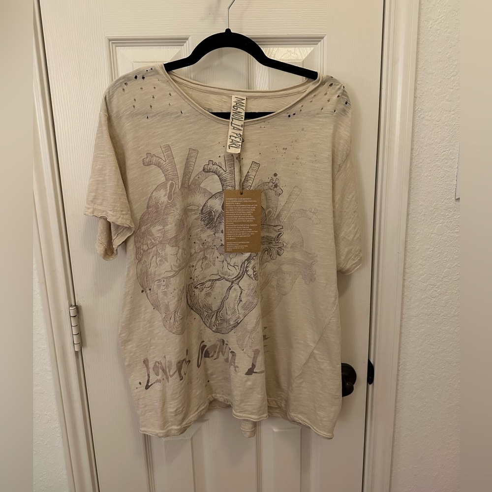 Magnolia Pearl Cream Heart Graphic Tee